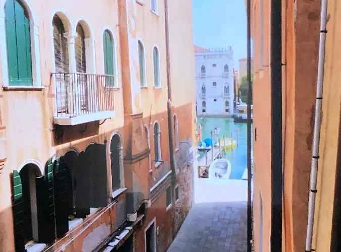 Venetian Loft House شقة